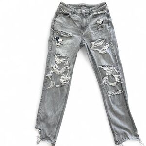 American Eagle x Peanuts Ripped Mom Jeans in the "Glacier Gray wash size 8